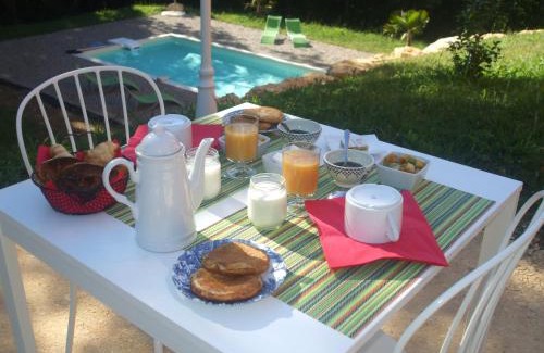 Saint-Andre-dAllas Bed & Breakfast | La Colline des Endrevies