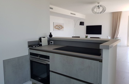 Falicon Apartment | La Consolate: 5* apartment, 90m2 terrace, panoramic sea view, private Jacuzzi