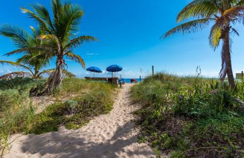 Pompano Beach Hotel | La Costa Beach Club