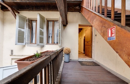 Annecy Old Town Apartment | La Cour Filaterie - Suite of 30 sq. m in the ❤️ Annecy 🥐 breakfast included