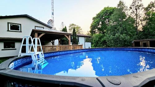 Cookstown House | La Datcha 20 Acres Private Spa, with Pool, Jacuzzi & Wood Burning Sauna