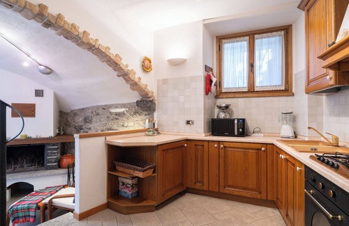 Lierna House | La Dimora del Borgo - Two Bedroom House, Sleeps 6
