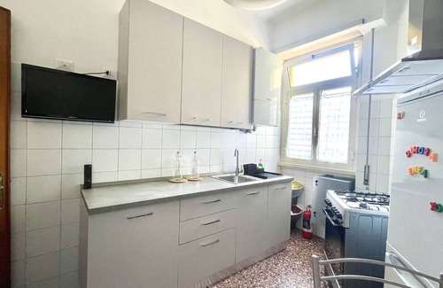 Tuscolano Apartment | La Dimora di Enea, apartment for groups, close to the center of Rome
