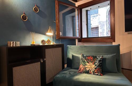 Santa Croce Apartment | La dimora di Sofia sul Canale a San Stae