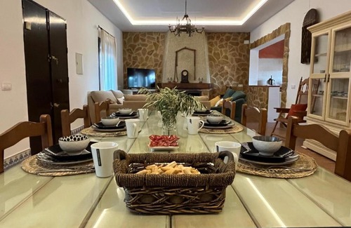 Lora Del Rio Villa | La Estacada
