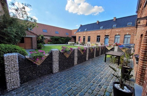 Templeuve House | La Ferme Bleue