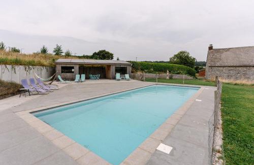 Ciney House | La Ferme d'Auwez - Arbre de vie - Gîte 4 pers avec piscines et sauna