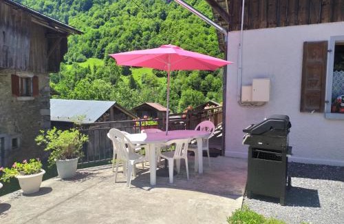 Sixt-Fer-a-Cheval Apartment | La Ferme De Fernand