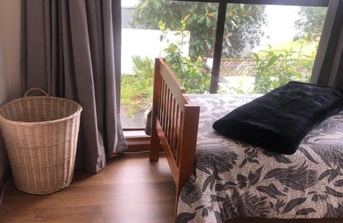 Burgess Park House | La Ferme New Plymouth: Super spacious family home, great for large groups