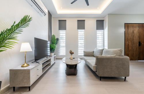 Batu Ferringhi House | La Ferringhi Villa - 5 Bedroom Bungalows by ALV