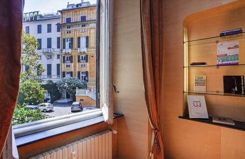 Genoa Historical Centre Apartment | La finestra sul cortile di Via Roma by Wonderful Italy