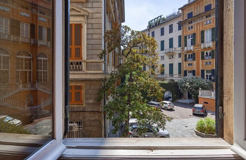 Genoa Historical Centre Apartment | La finestra sul cortile di Via Roma by Wonderful Italy
