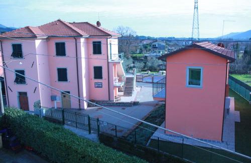 Santo Stefano di Magra Apartment | La Fonda Casa Vacanze-Appartamenti con piscina