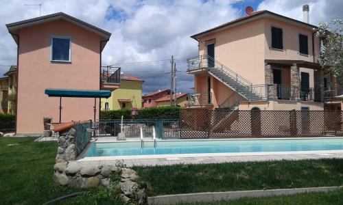 Santo Stefano di Magra Apartment | La Fonda Casa Vacanze-Appartamenti con piscina