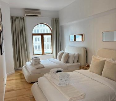 Downtown Montreal Apartment | La Galerie Privée Luxe & Impeccable Stay
