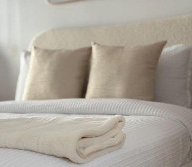 Downtown Montreal Apartment | La Galerie Privée Luxe & Impeccable Stay