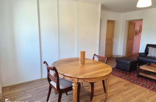 Minzac House | La Grande Terrasse