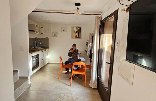 Cuers Apartment | La grange du vigneron et du vendangeur 8 pers.