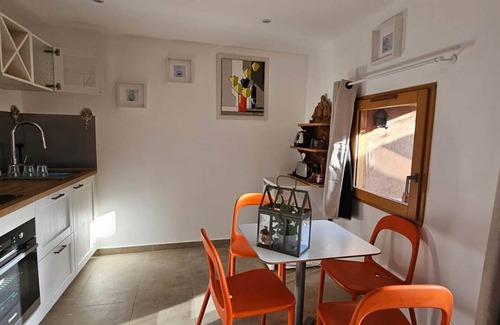 Cuers Apartment | La grange du vigneron et du vendangeur 8 pers.