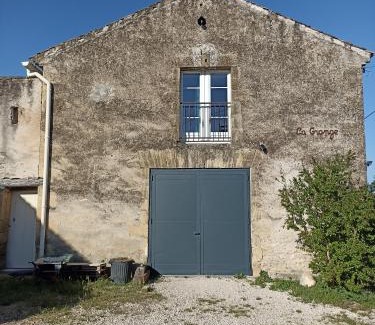 Roquemaure Apartment | La Grange