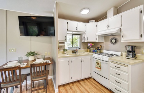 Coulterville Cottage | La Grange Home w/Covered Patio & Gas Grill!