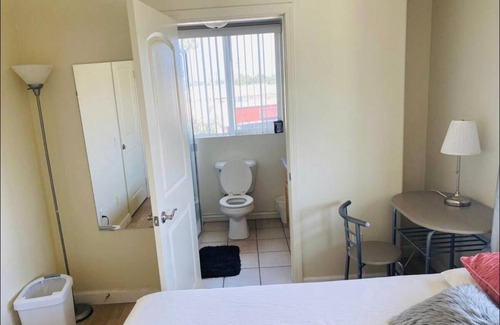 Rosemead House | LA guest room with private bathroom free parking