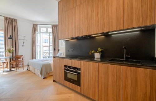 Cannes City Centre Apartment | La Guitare 23 - Large modern studio with balcony in center of Cannes, just behind Grand Hotel