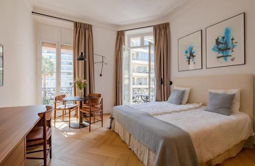Cannes City Centre Apartment | La Guitare 23 - Large modern studio with balcony in center of Cannes, just behind Grand Hotel
