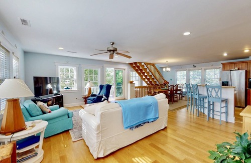 Bald Head Island House | La Hoya! Fun Family Beach Getaway, BHI & Shoals Club, 3 Golf Carts, 5 Porches w/Great Views