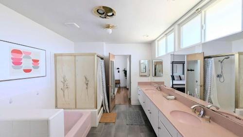Ladera Heights Apartment | LA Huge Mid Century Guesthouse Patio LAX Beach
