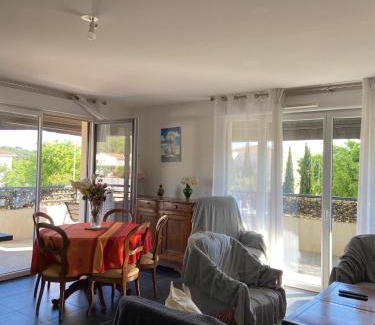 Saint-Cyr-sur-Mer Apartment | La Huperie
