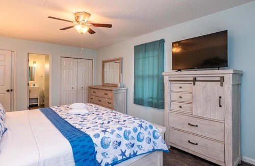 Tranquil Harbour House | La Isla Bonita by Oak Island Accommodations