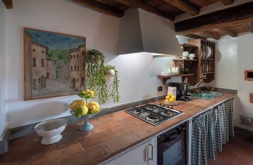 Massa e Cozzile Apartment | La Colombaia romantic apartment
