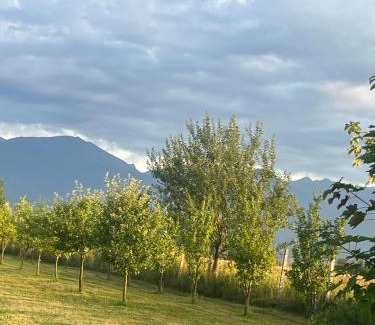 Voila House | La Izvoare Pensiune-Păstrăvărie