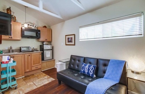 Beach Barber Tract Apartment | La Jolla Cabana
