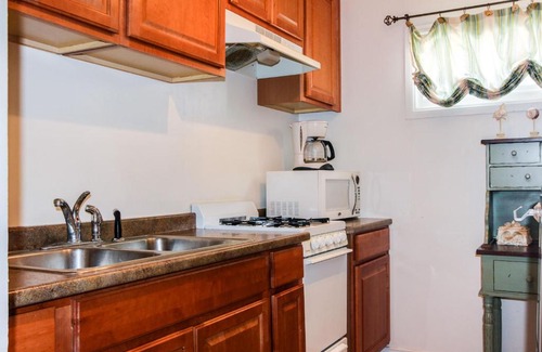 Beach Barber Tract House | La Jolla Cottage