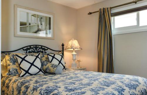 Beach Barber Tract House | La Jolla Cottage