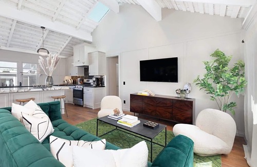 Village of La Jolla House | La Jolla Cove Modern Luxury in Exclusive Location