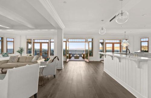 Village of La Jolla House | La Jolla Cove-Oceanfront 5600SF 3BR+Loft 5BA House best Villiage location walk everywhere