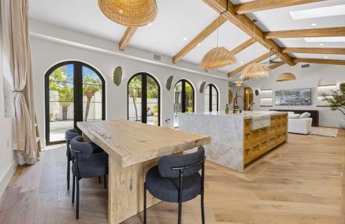 Beach Barber Tract House | La Jolla Gem Spa Oceanview Rooftop Deck