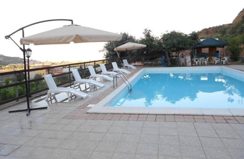 Santa Teresa di Riva House | La Locanda degli Amici: Triple Room with Disabled Access