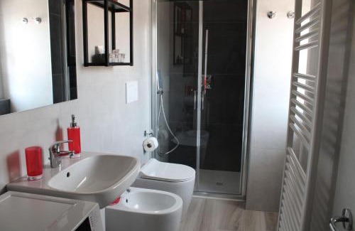 Somma Lombardo Apartment | La Luna Blu Malpensa appartamento Papaveri