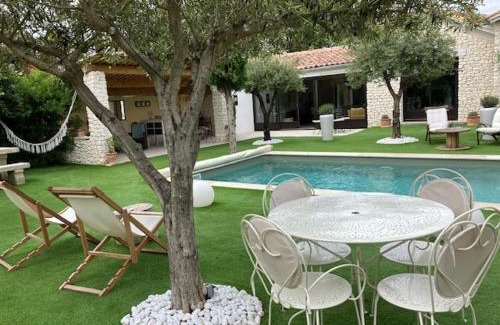 L'Isle-sur-la-Sorgue Bed & Breakfast | La Maison 1440