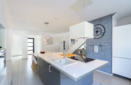 Grabels Villa | La maison Blanche ⭐ - Private swimming pool - Playground - Pool House - BBQ - Air conditioning