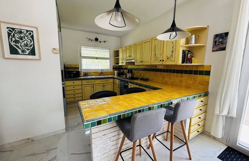 Gareoult House | La Maison Bleue - Family-friendly, peaceful & air-conditioned