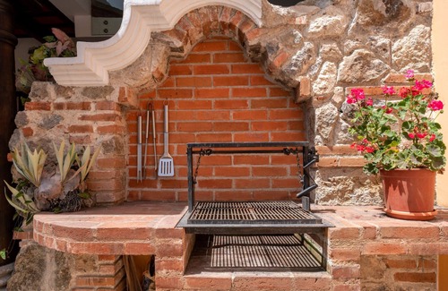Antigua Guatemala House | La Maison Bleue w/pool & parking Center of Antigua