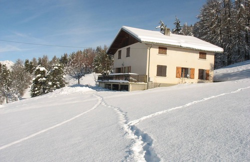 Saint-Vincent-les-Forts Apartment | La Maison Damont : Soleil, Lac, Espace et Calme à 2 pas des Activités