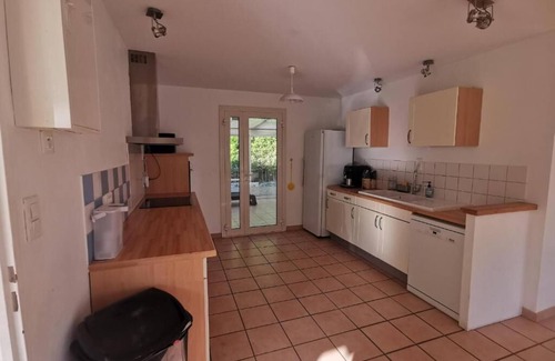 Velleron House | La Maison Dans la Colline
