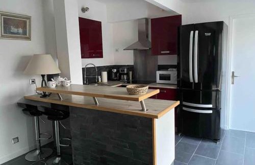 8th Arrondissement Apartment | La maison de la pointe rouge