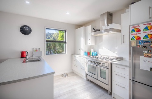 Akaroa House | La Maison de Manu Waiata - Akaroa Holiday Home